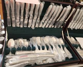 Flatware Set – Service for 12 (76 Pc) in Wood Chest – Unused, Original Packaging