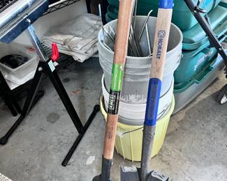 GARAGE ITEMS INCLUDING SHOVELS SPADE