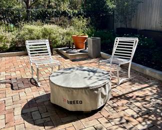 Breed Fir pit, 2 metal chairs