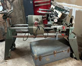 Shop Smith machine . Looks to be complete and is in working condition . 100.00
