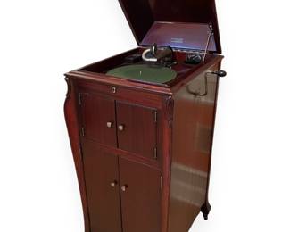 A 1923 Victor Victrola VV-80 Phonograph Cabinet