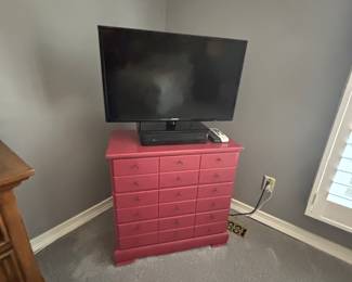 CHEST AND TV