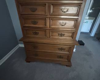 CHEST OF DRAWERS