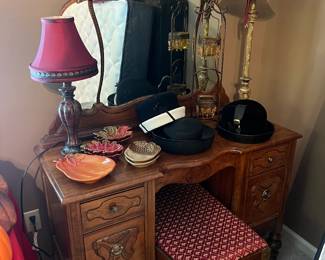 Antique vanity w/bench 