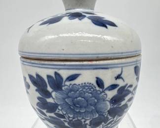 Chinese blue and white covered vessel