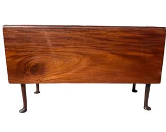 Period Tidewater Virginia walnut Queen Anne drop leaf table