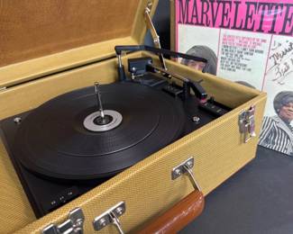 Crosley retro record player, vintage albums