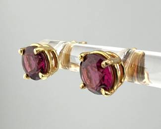 14kt garnet studs