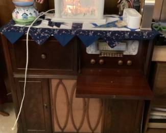 Vintage Silvertone Console Radio and Record Player Cabinet