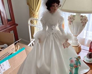 Ashton Drake Sandra Bilotto Wnter Romance Procelain Doll