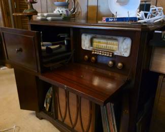 Vintage Silvertone Console Radio