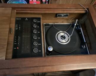Vintage 1960s Magnavox Radio and Record Player