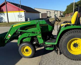 2008 John Deere 3320 Compact Utility Tractor With 300CX Loader And 61 Inch Quick-Attach Bucket 