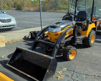 Cub Cadet Yanmar Sc2400 Sub-Compact Tractor With CL100 Bucket Attachment 