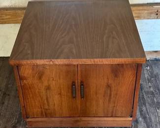 Lane Mid Century Modern Walnut End Table 