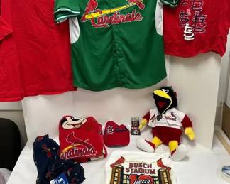 Cardinals XL Shirts And Memorabilia 