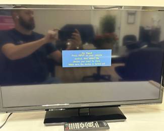 Insignia 32 LED TV 