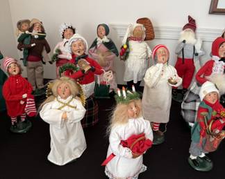 Byer's Choice Carolers
