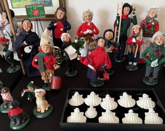 Byer's Choice Carolers