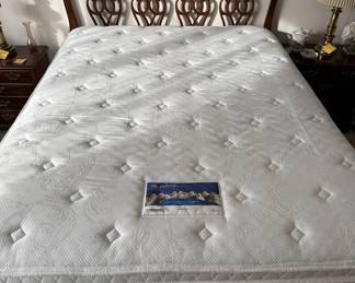 Queen Bed w/Chippendale style Headboard