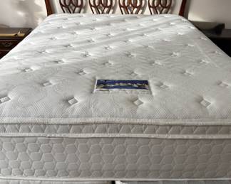 Queen Bed w/Chippendale style Headboard