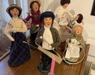 Byer's Choice Carolers