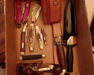 Folding knives and fixed blade knifes 