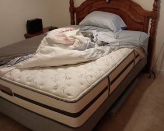 Queen bed with headboard
Clean and in good condition