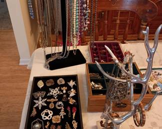Costume jewelry 