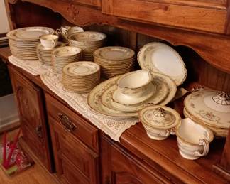 Noritake fine China
Service for twelvet