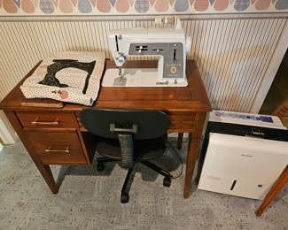 MCM Singer sewing machine 