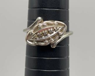  06 14K White Gold and Diamond Ring