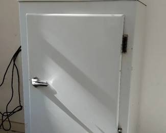  05 Vintage General Electric Refrigerator