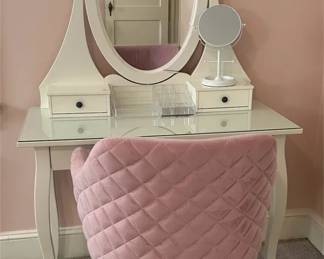 White Dressing Table W Mirror Pink Chair