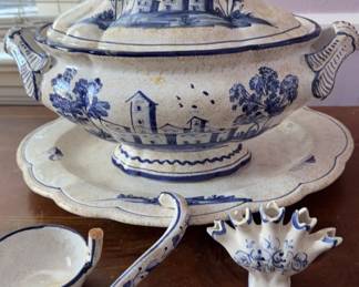 Italian Soup Tureen In Chinoise Style With Small Bud Vase