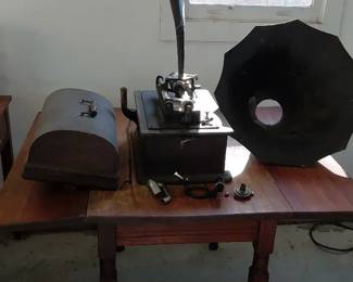 Vintage EDISON MODEL E Phonograph and Dropleaf Table
