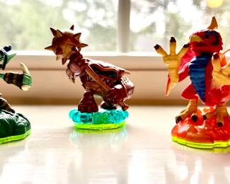 Activision Skylanders figurines work across various gaming consoles that support the Skylanders games, such as Xbox, PlayStation, and Nintendo system