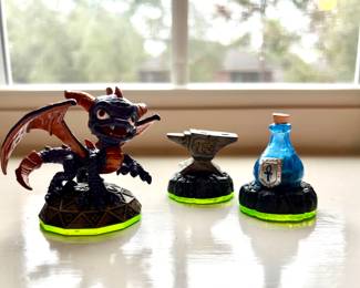 Activision Skylanders figurines work across various gaming consoles that support the Skylanders games, such as Xbox, PlayStation, and Nintendo system