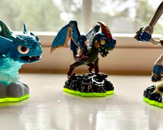 Activision Skylanders figurines work across various gaming consoles that support the Skylanders games, such as Xbox, PlayStation, and Nintendo system