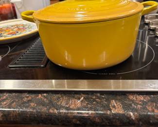 Le Crueset Signature Round Dutch Oven in Yellow