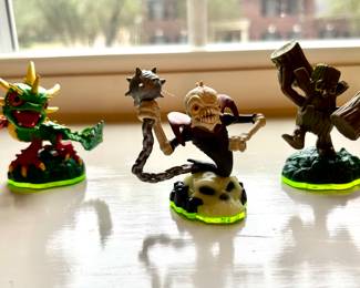 Activision Skylanders figurines work across various gaming consoles that support the Skylanders games, such as Xbox, PlayStation, and Nintendo system