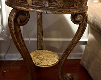 Round Mediterranean-style gold antique side table 