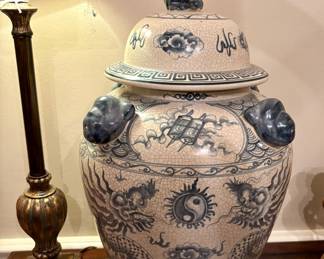 Large Foo Dog Blue & White Ginger Jar