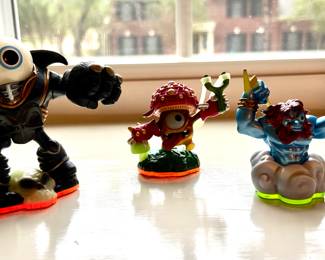 Activision Skylanders figurines work across various gaming consoles that support the Skylanders games, such as Xbox, PlayStation, and Nintendo system