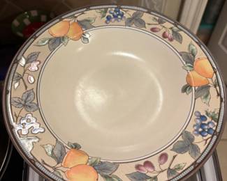 Mikasa Garden Harvest Intaglio Dinner Plates 