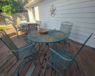 Vintage Outdoor Round Table and 4 Chairs