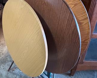 Round Folding Tables
