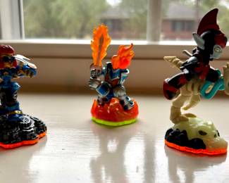 Activision Skylanders figurines work across various gaming consoles that support the Skylanders games, such as Xbox, PlayStation, and Nintendo system