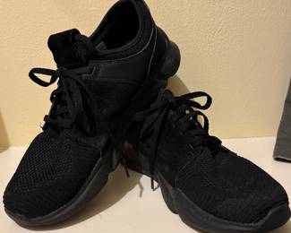 Skechers Running Shoes
Men’s 9.5