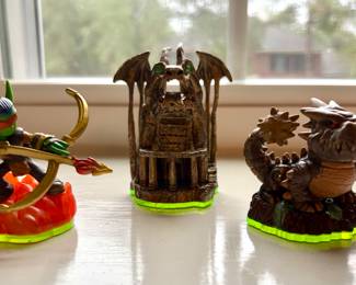 Activision Skylanders figurines work across various gaming consoles that support the Skylanders games, such as Xbox, PlayStation, and Nintendo system